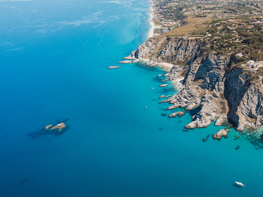 Read more about the article Digital Detox in Calabria: Escape to Real Connection